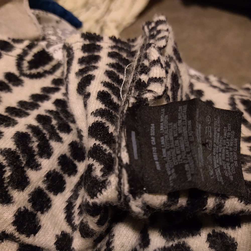 Sweater - Picture 3 of 5